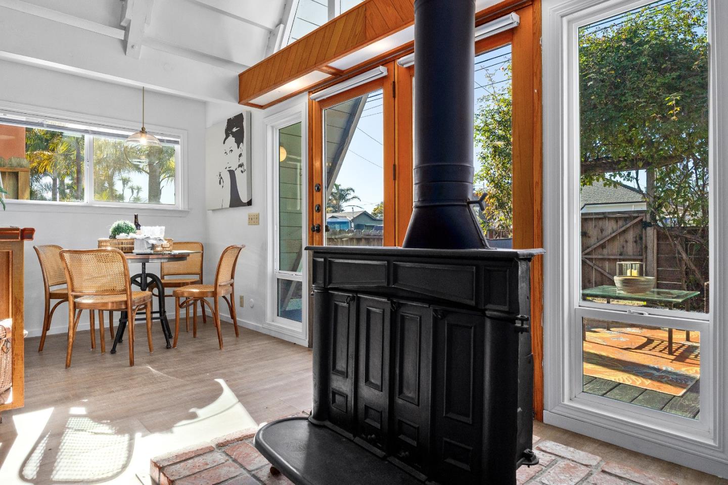 Detail Gallery Image 11 of 77 For 360 36th Ave, Santa Cruz,  CA 95062 - 8 Beds | 4 Baths