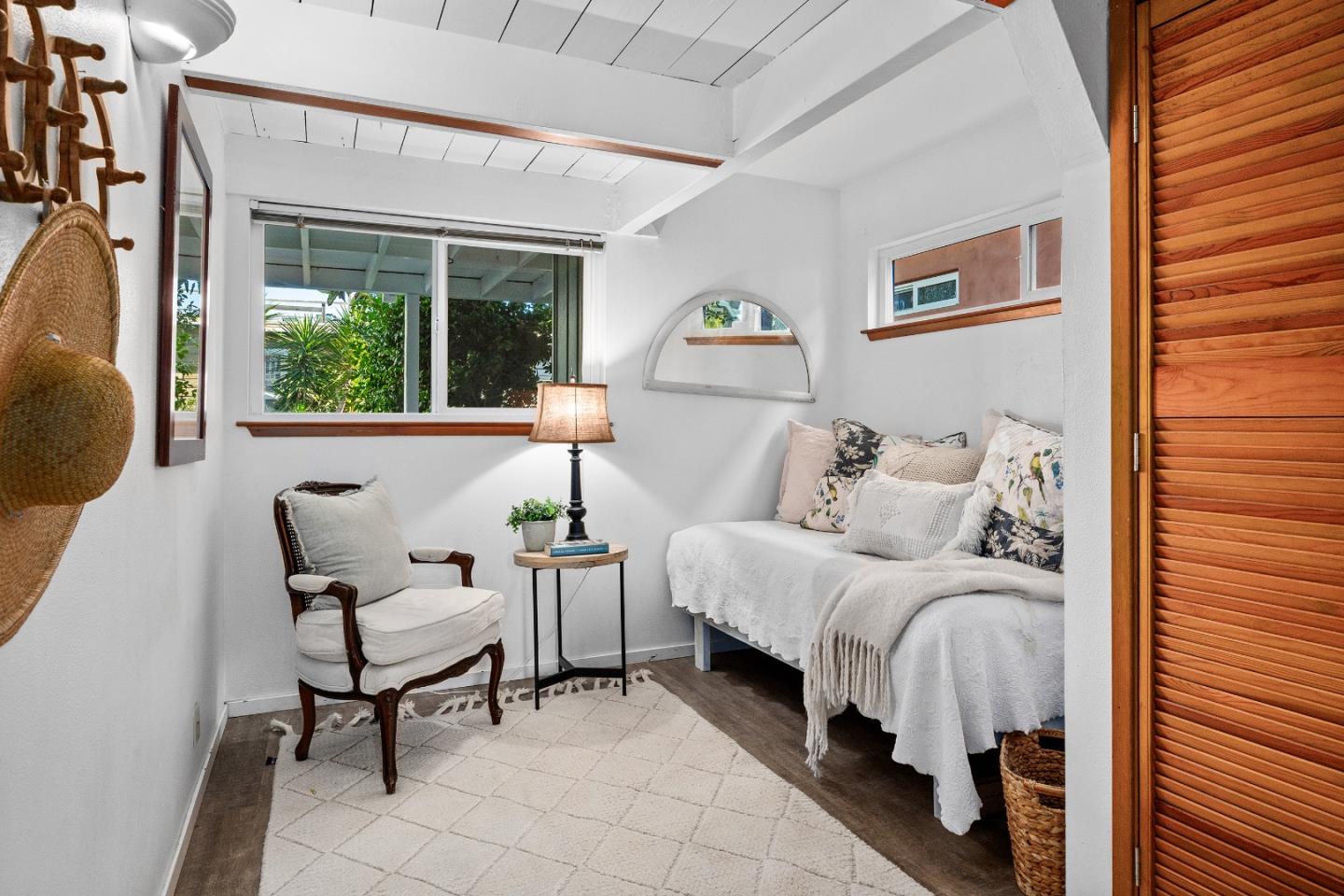 Detail Gallery Image 16 of 77 For 360 36th Ave, Santa Cruz,  CA 95062 - 8 Beds | 4 Baths