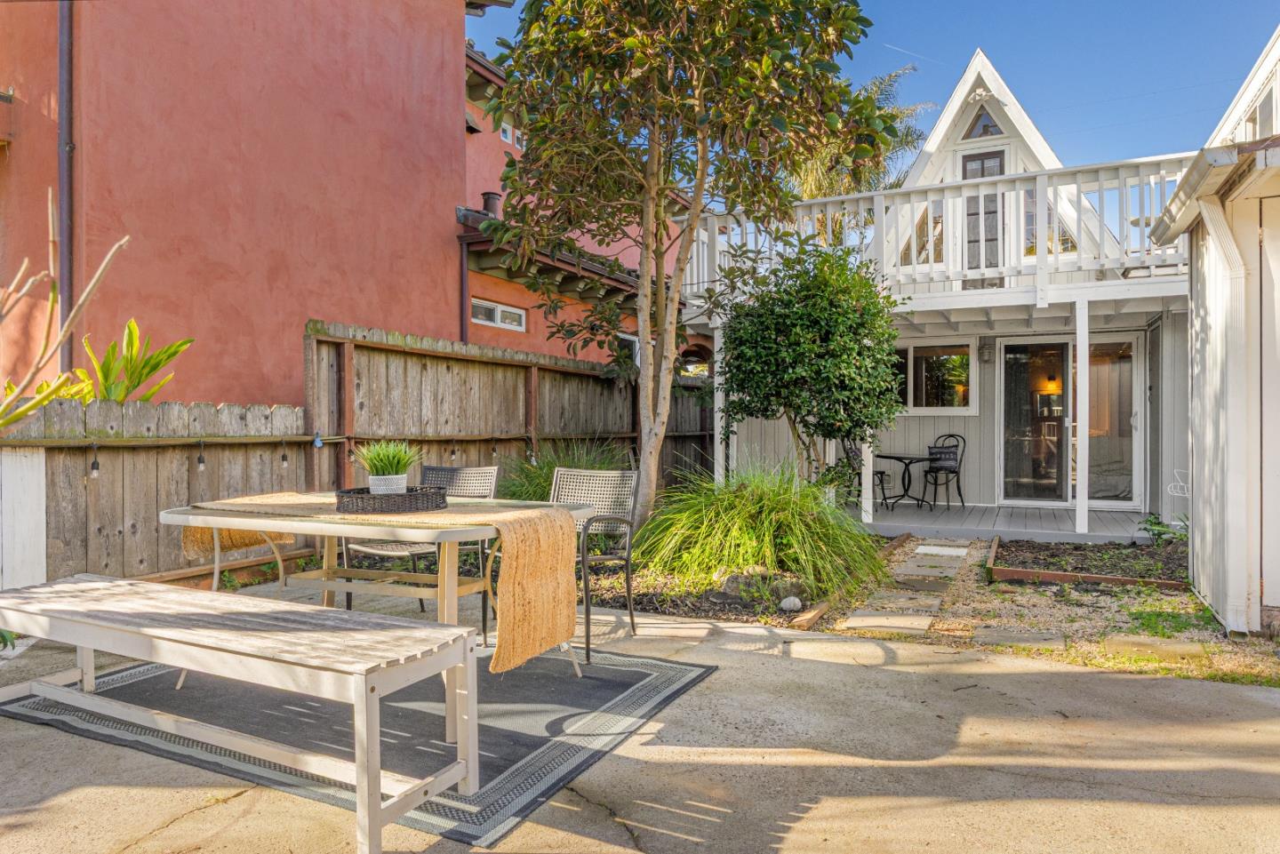 Detail Gallery Image 21 of 77 For 360 36th Ave, Santa Cruz,  CA 95062 - 8 Beds | 4 Baths