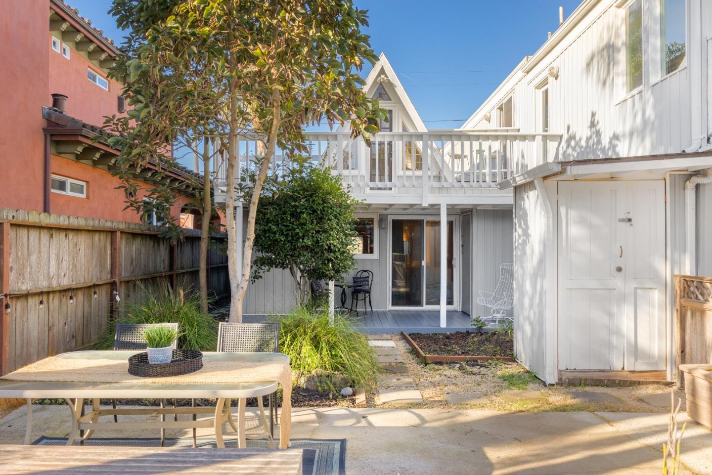 Detail Gallery Image 22 of 77 For 360 36th Ave, Santa Cruz,  CA 95062 - 8 Beds | 4 Baths