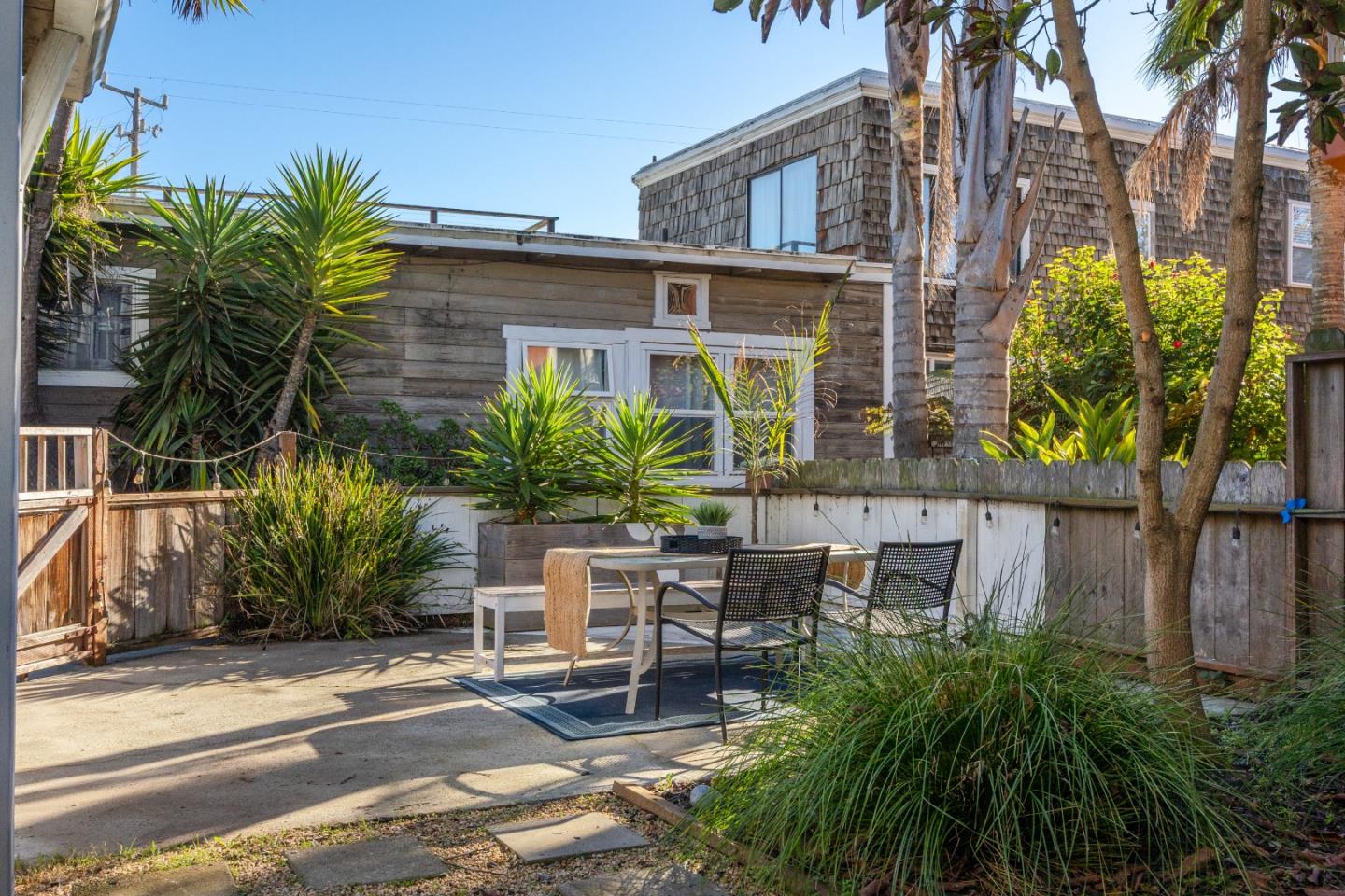 Detail Gallery Image 24 of 77 For 360 36th Ave, Santa Cruz,  CA 95062 - 8 Beds | 4 Baths