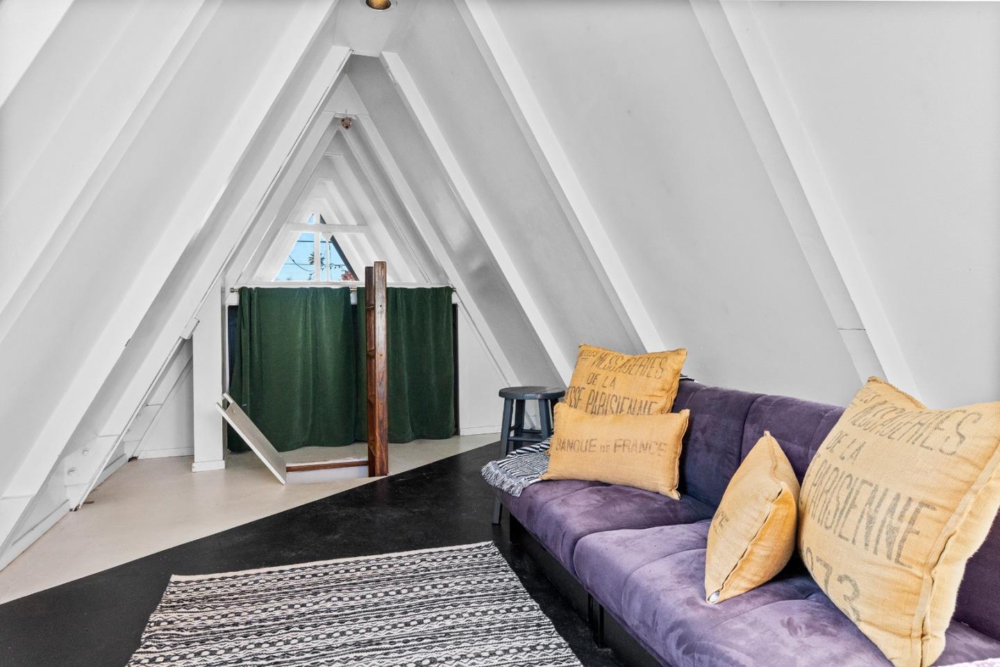 Detail Gallery Image 25 of 77 For 360 36th Ave, Santa Cruz,  CA 95062 - 8 Beds | 4 Baths