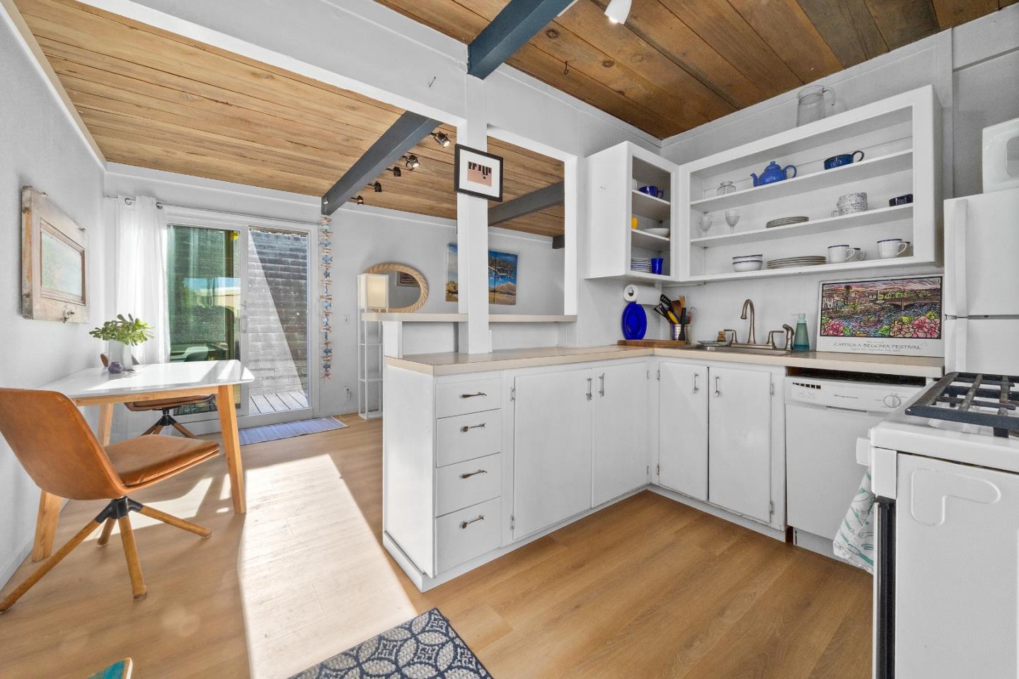 Detail Gallery Image 30 of 77 For 360 36th Ave, Santa Cruz,  CA 95062 - 8 Beds | 4 Baths