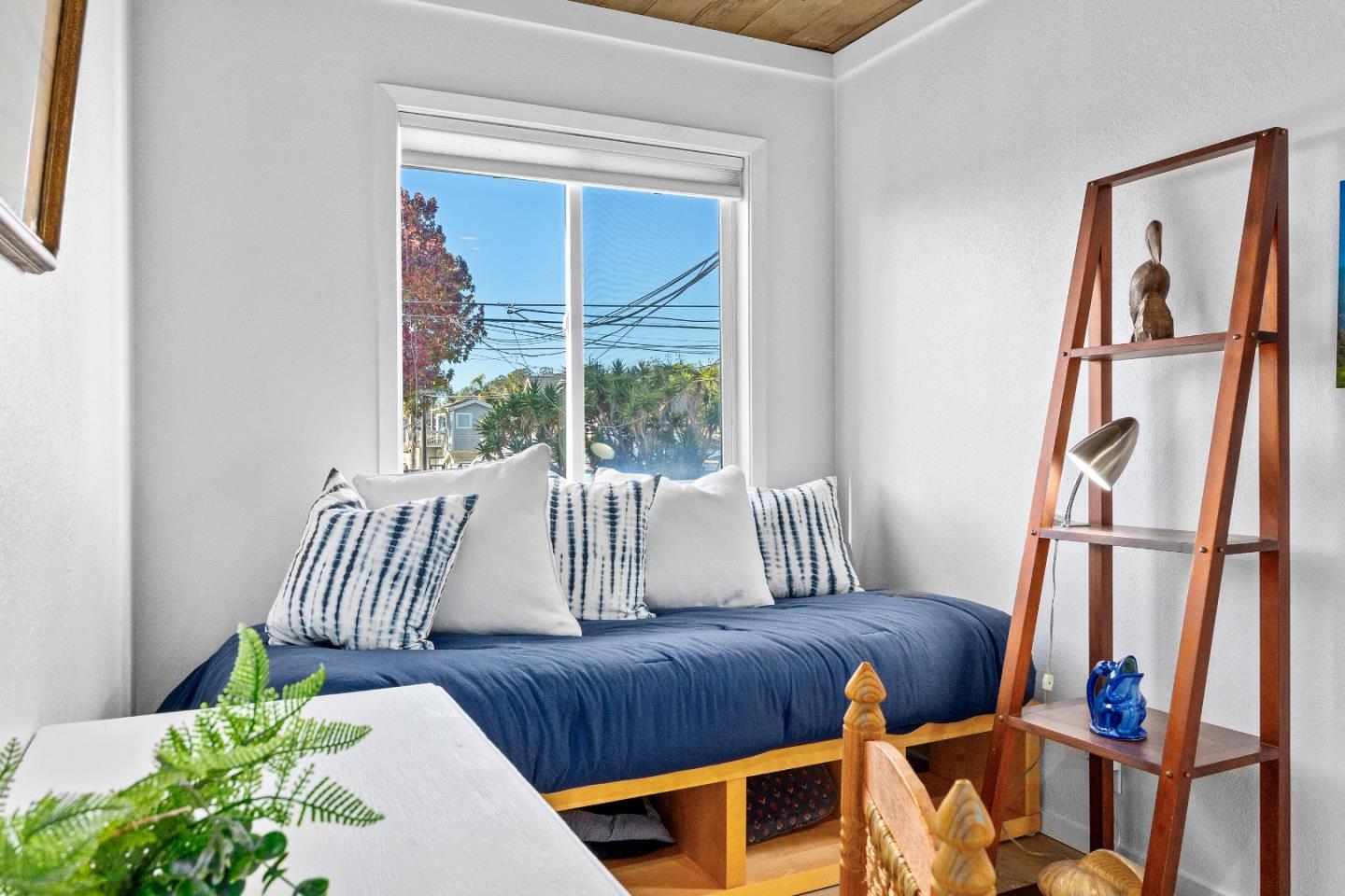 Detail Gallery Image 38 of 77 For 360 36th Ave, Santa Cruz,  CA 95062 - 8 Beds | 4 Baths