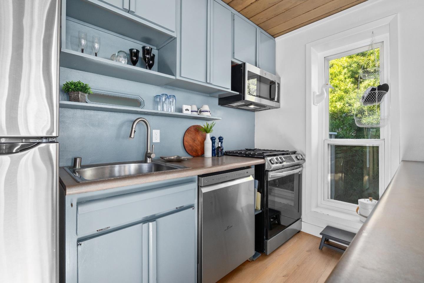 Detail Gallery Image 42 of 77 For 360 36th Ave, Santa Cruz,  CA 95062 - 8 Beds | 4 Baths