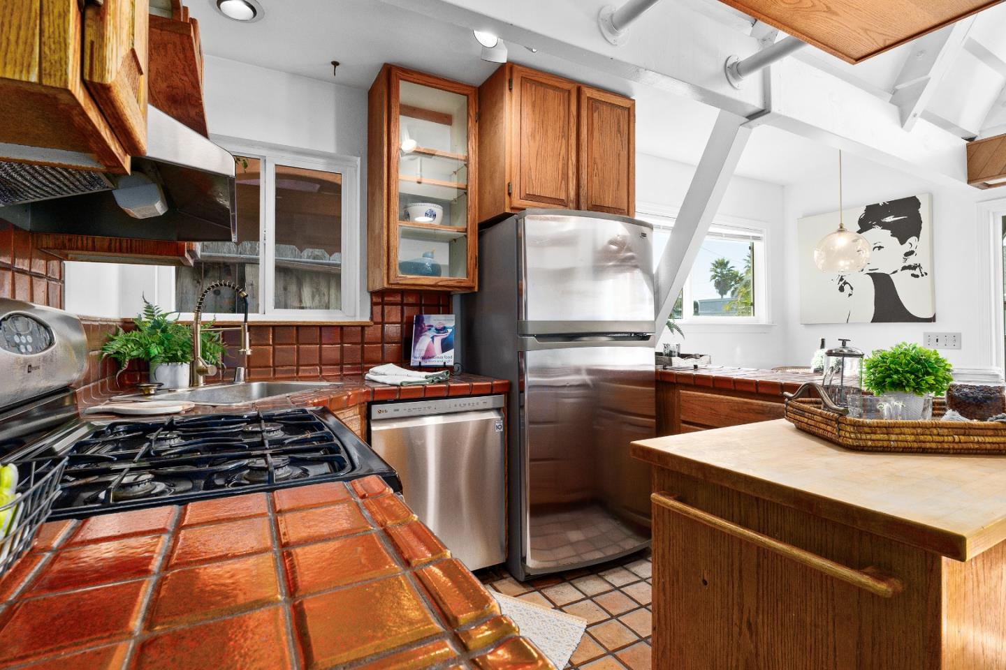 Detail Gallery Image 8 of 77 For 360 36th Ave, Santa Cruz,  CA 95062 - 8 Beds | 4 Baths