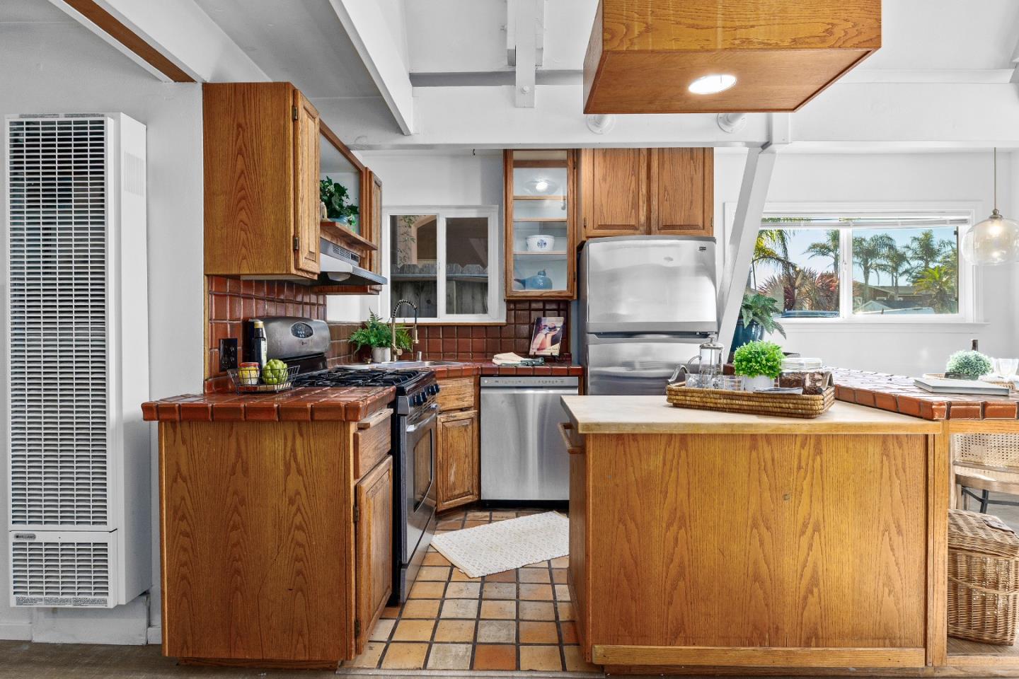 Detail Gallery Image 9 of 77 For 360 36th Ave, Santa Cruz,  CA 95062 - 8 Beds | 4 Baths