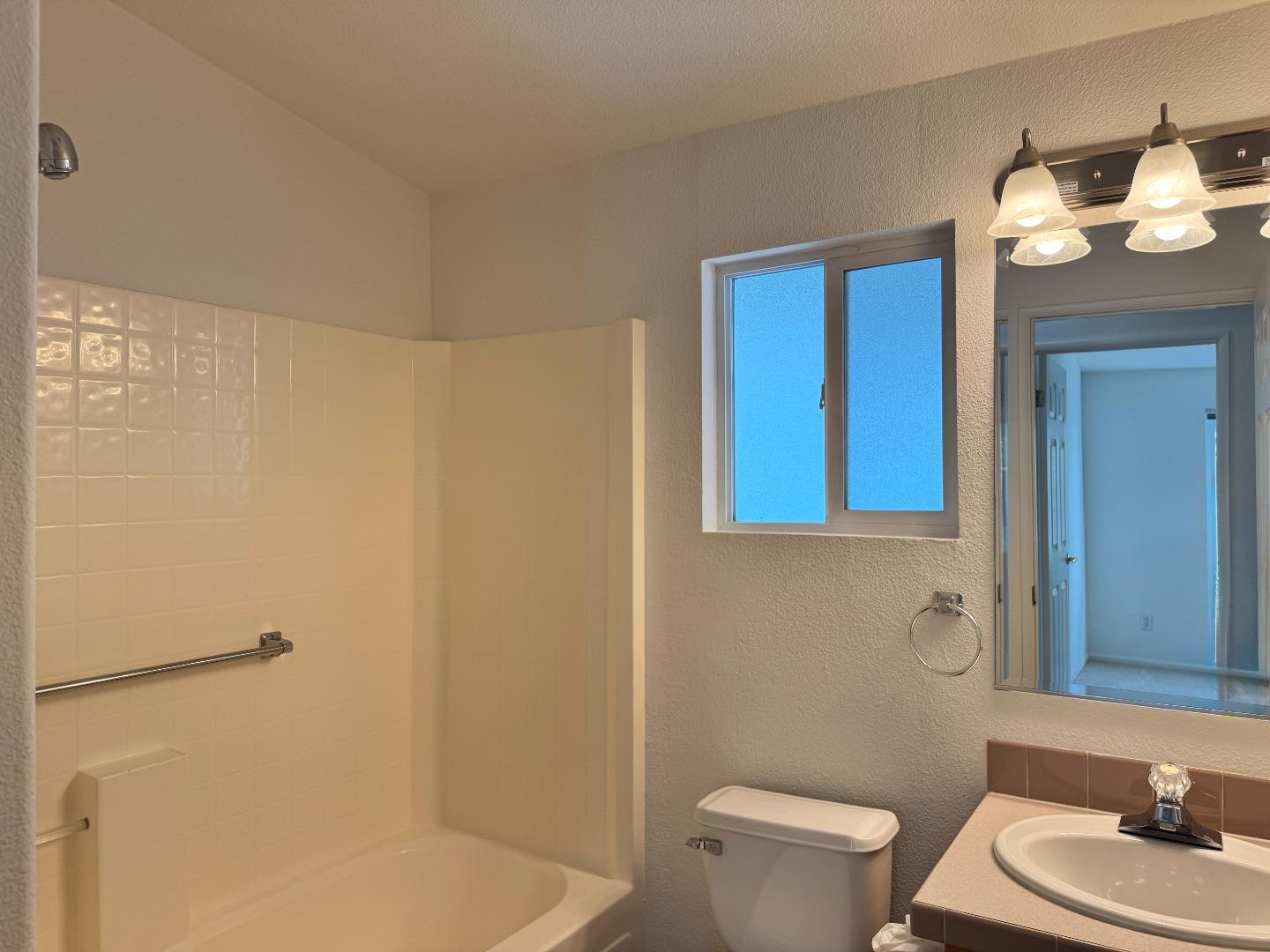 Detail Gallery Image 11 of 21 For 23 Sea Breeze Dr #23,  Half Moon Bay,  CA 94019 - 3 Beds | 2 Baths