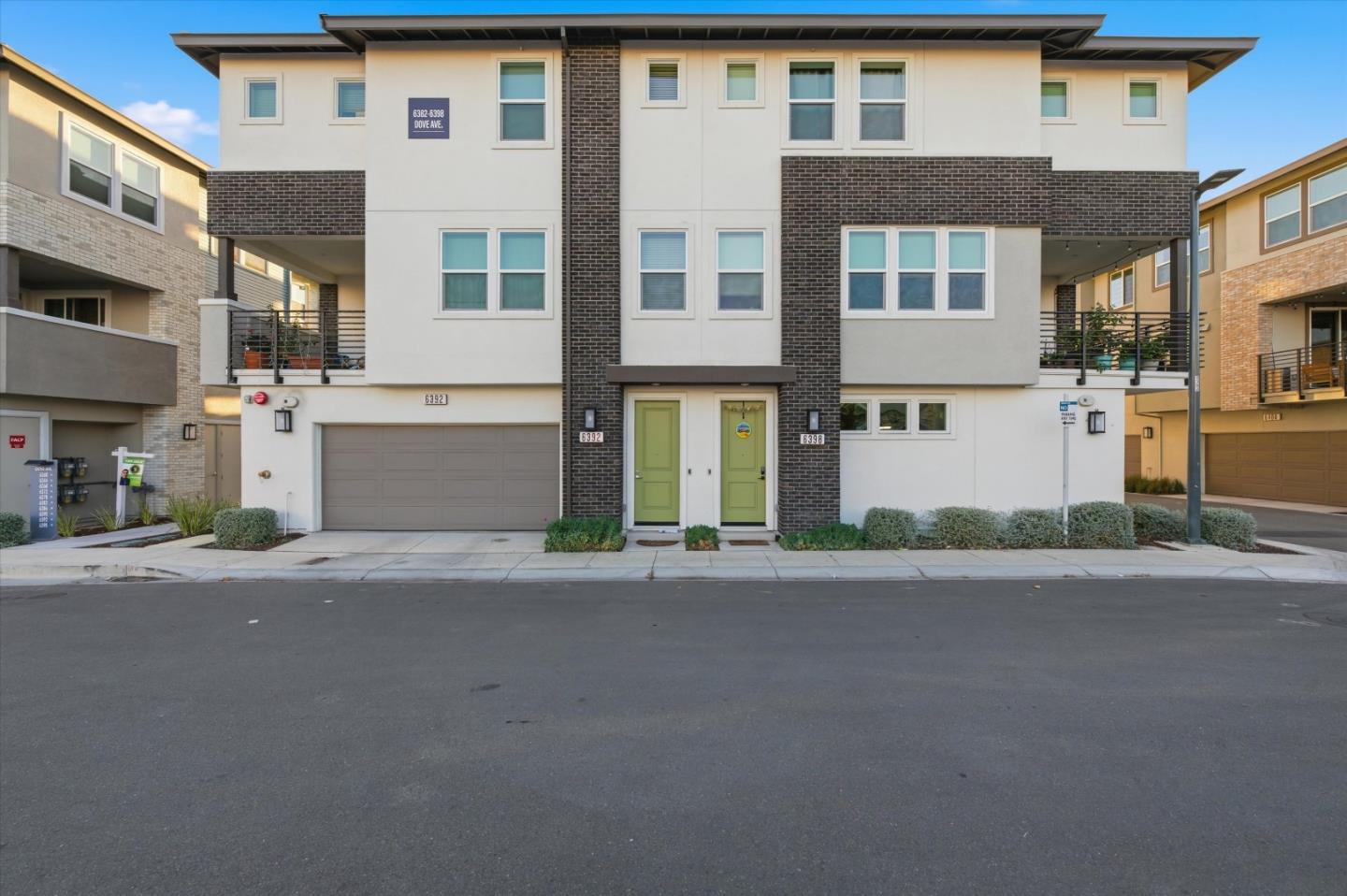 Detail Gallery Image 2 of 32 For 6382 Dove Ave, Dublin,  CA 94568 - 4 Beds | 3/1 Baths