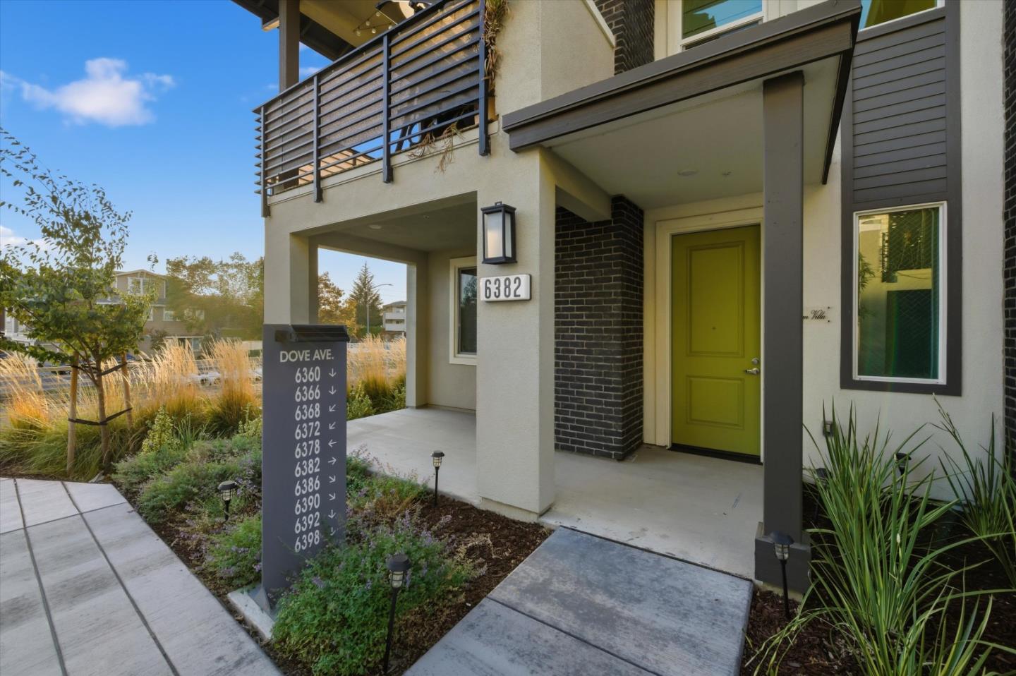 Detail Gallery Image 3 of 32 For 6382 Dove Ave, Dublin,  CA 94568 - 4 Beds | 3/1 Baths