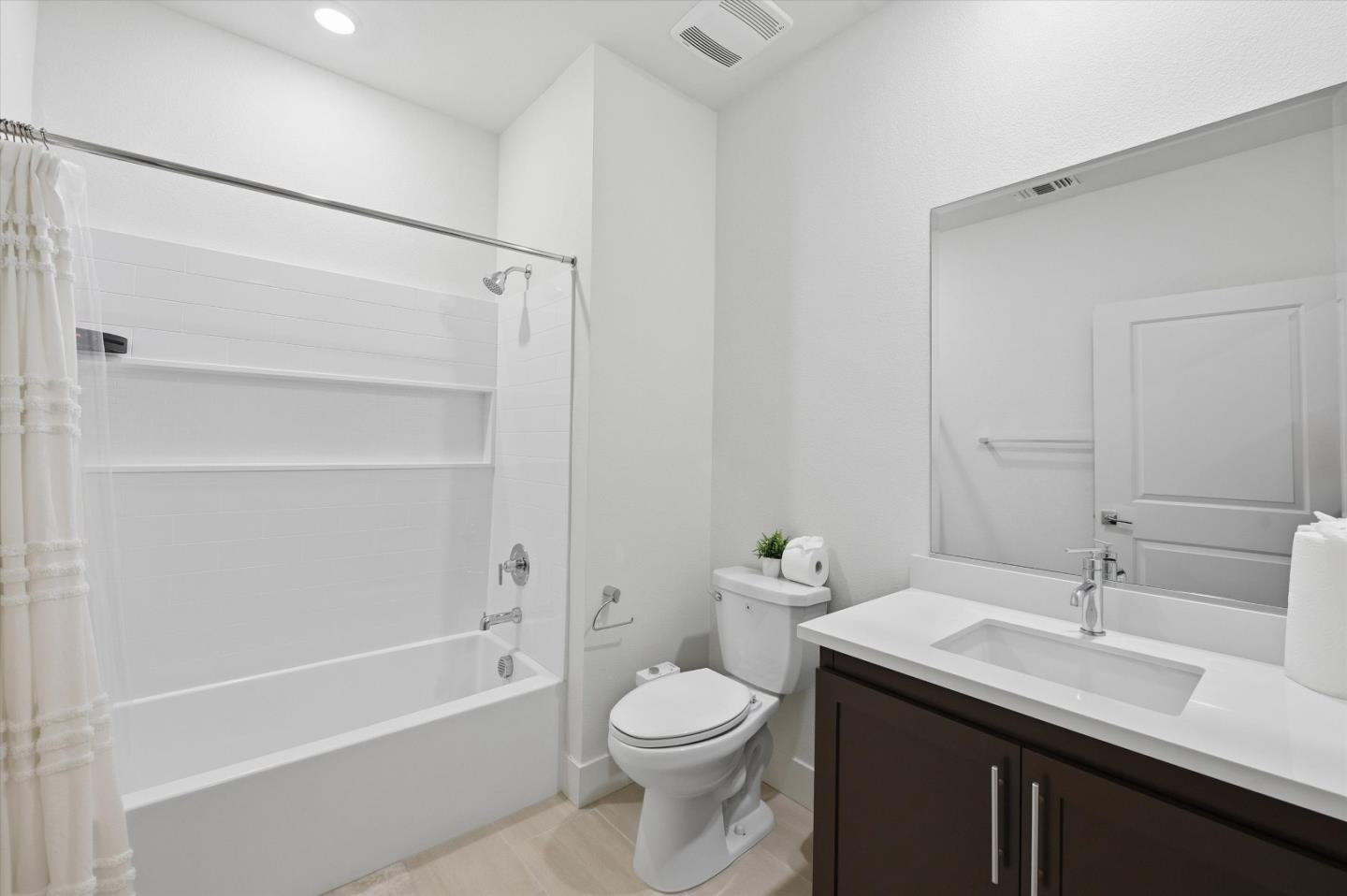 Detail Gallery Image 5 of 32 For 6382 Dove Ave, Dublin,  CA 94568 - 4 Beds | 3/1 Baths