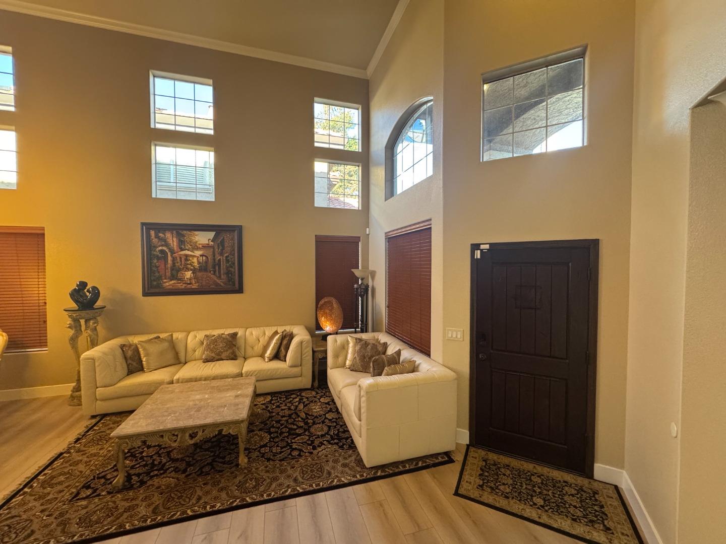 Detail Gallery Image 11 of 50 For 10 Rhine Cir, Salinas,  CA 93906 - 3 Beds | 2 Baths