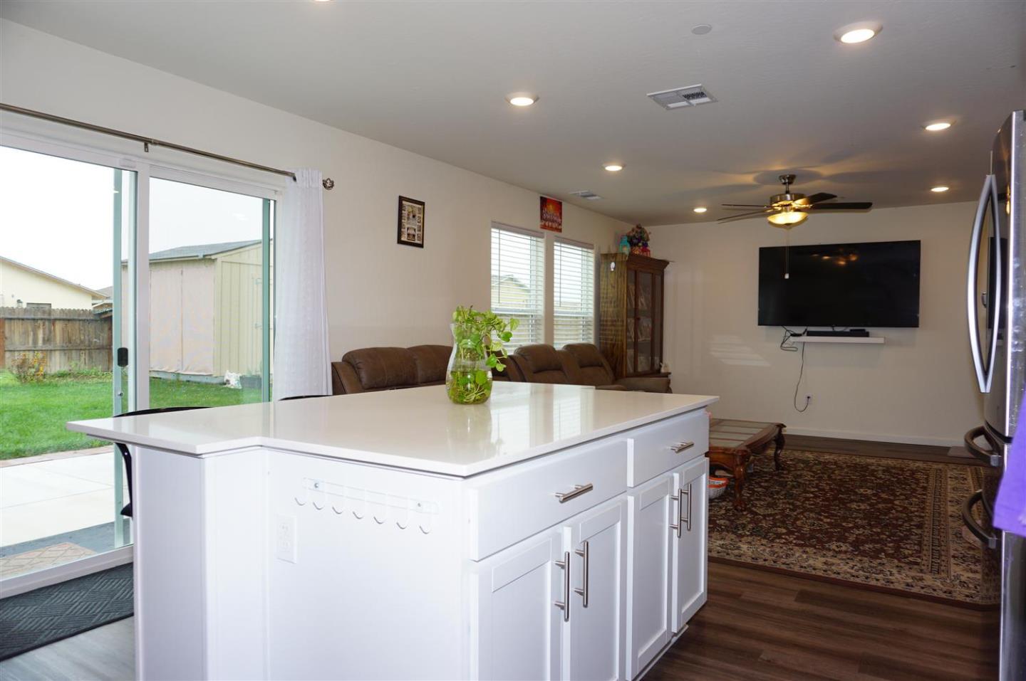 Detail Gallery Image 13 of 38 For 405 Greene Way, Los Banos,  CA 93635 - 3 Beds | 2/1 Baths