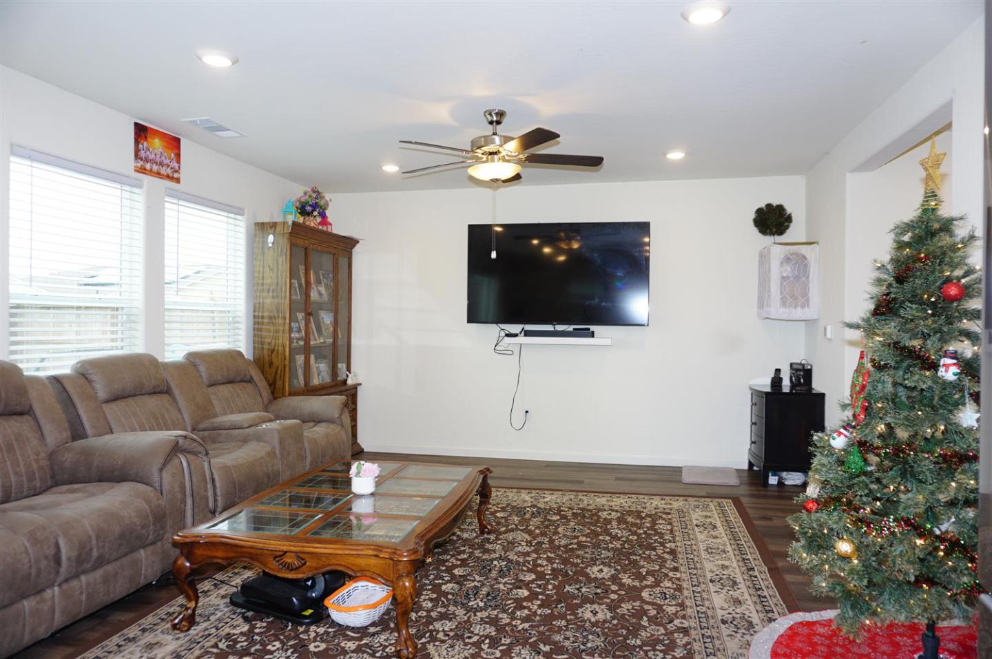 Detail Gallery Image 6 of 38 For 405 Greene Way, Los Banos,  CA 93635 - 3 Beds | 2/1 Baths