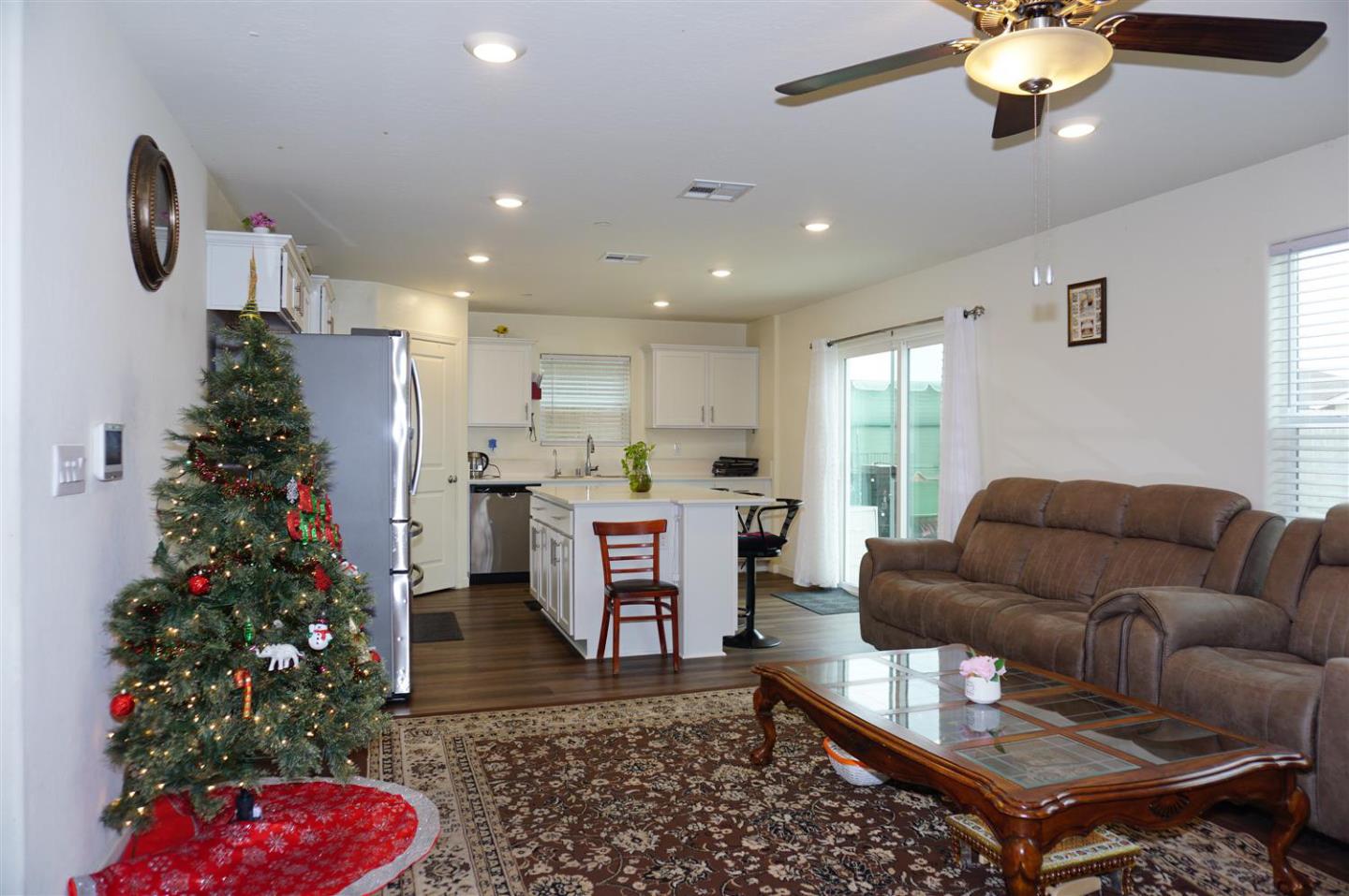 Detail Gallery Image 8 of 38 For 405 Greene Way, Los Banos,  CA 93635 - 3 Beds | 2/1 Baths