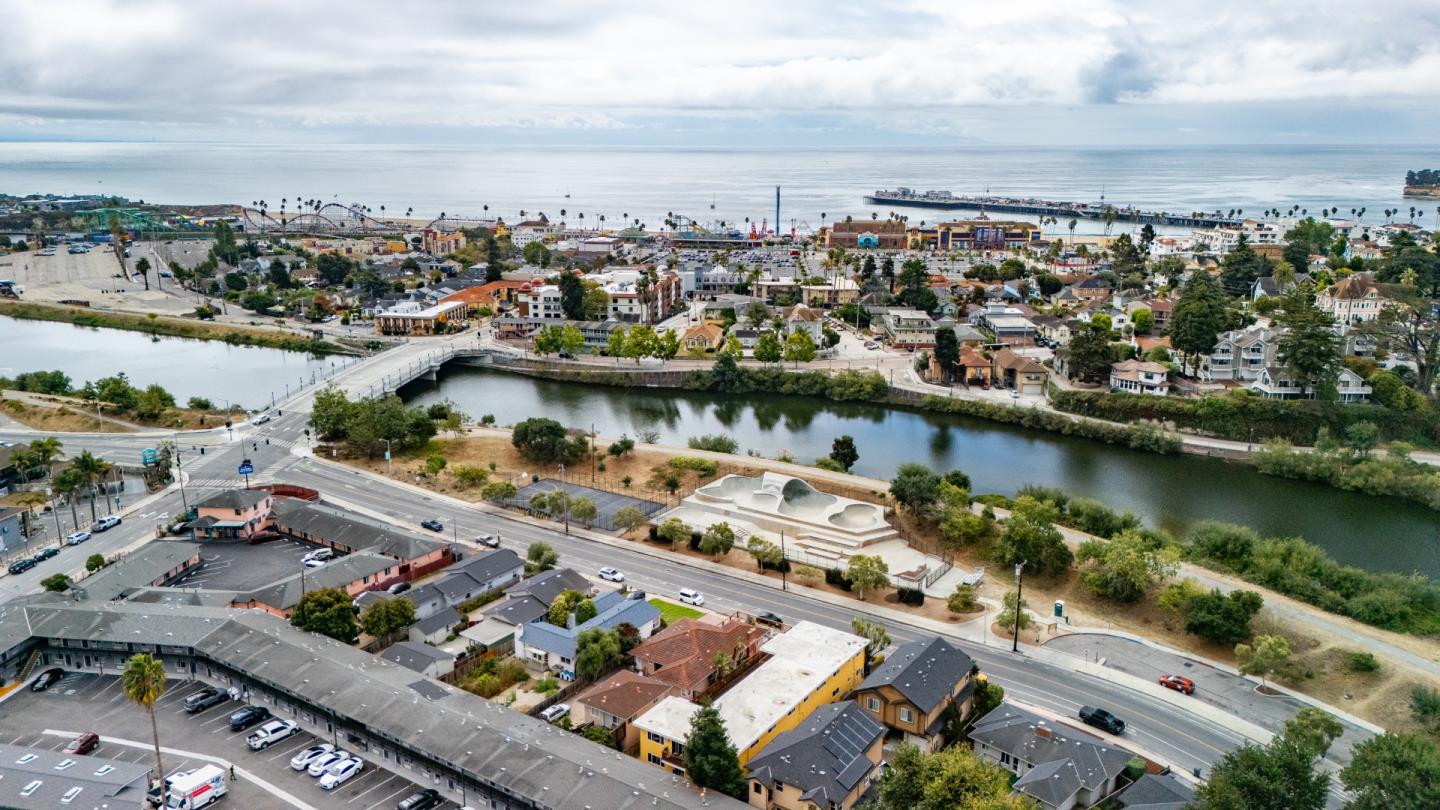 Detail Gallery Image 5 of 22 For 238 San Lorenzo Blvd, Santa Cruz,  CA 95060 - – Beds | – Baths