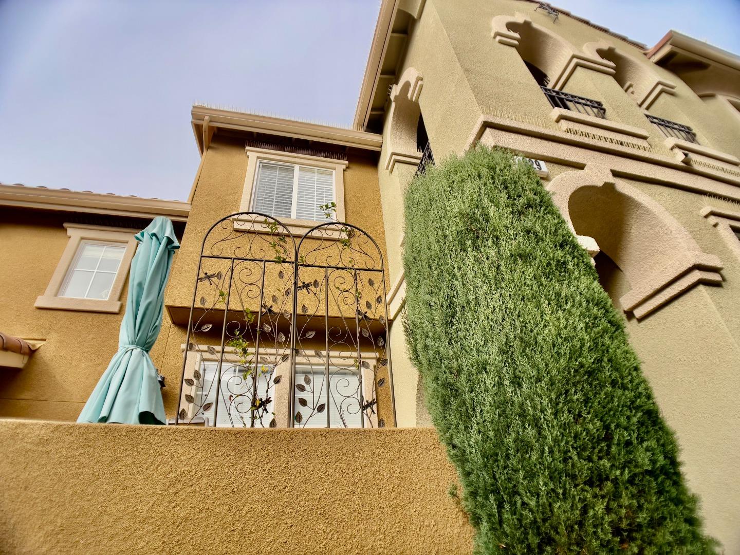 Detail Gallery Image 2 of 35 For 629 Adeline Ave, San Jose,  CA 95136 - 2 Beds | 2 Baths