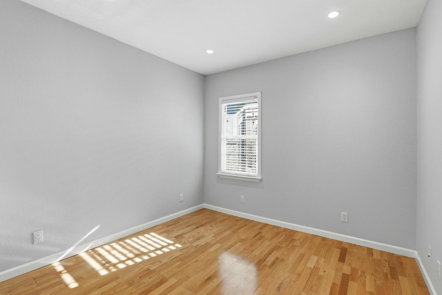 Detail Gallery Image 28 of 58 For 75 Gambetta St, Daly City,  CA 94014 - 6 Beds | 4 Baths