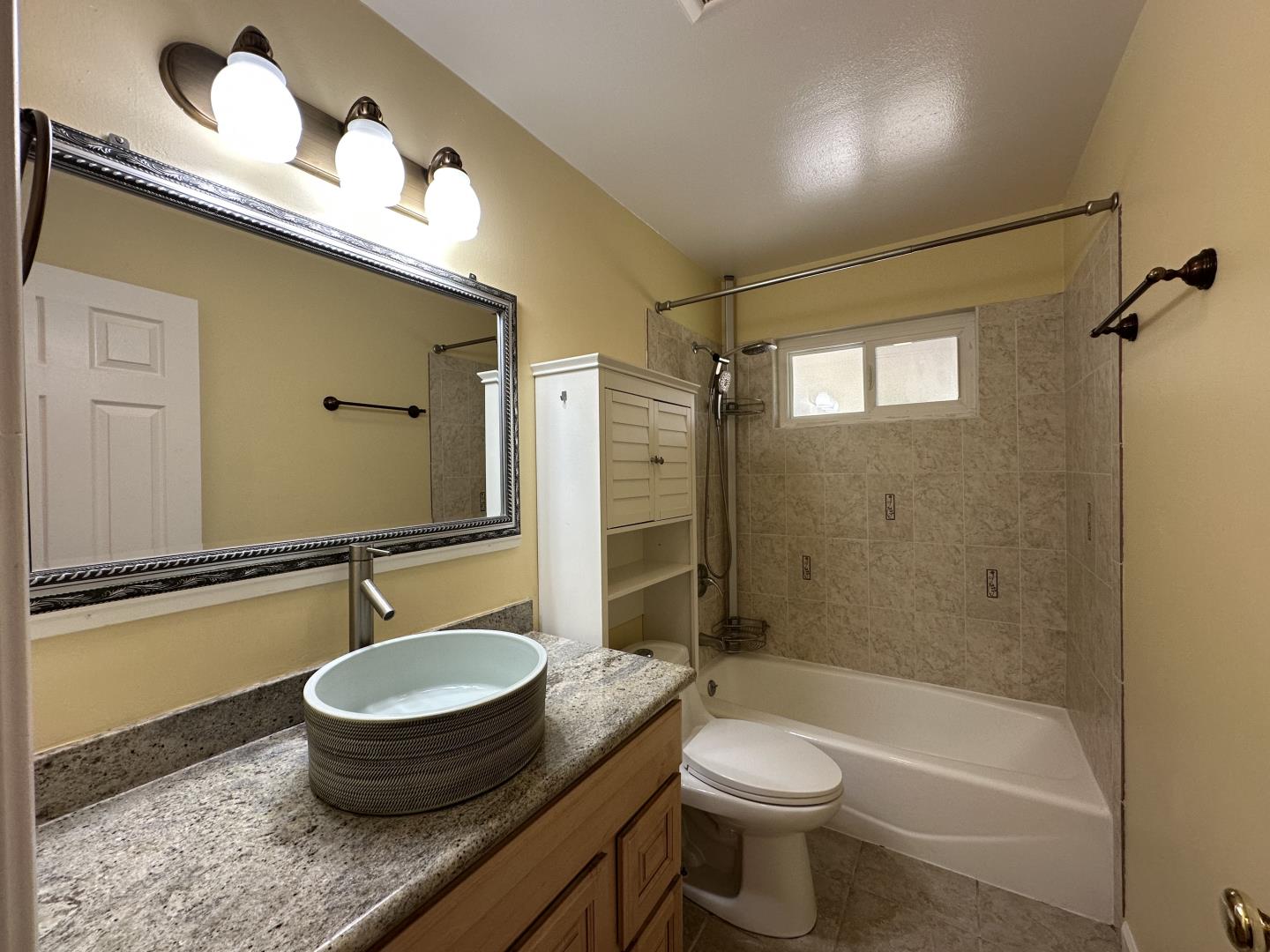 Detail Gallery Image 11 of 26 For 1934 Foxworthy Ave, San Jose,  CA 95124 - 3 Beds | 2 Baths