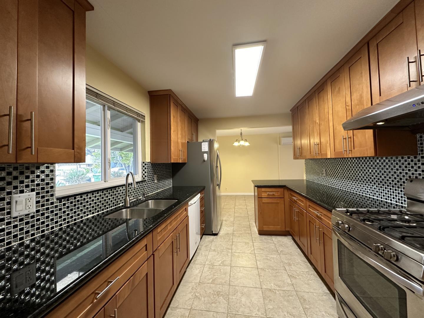 Detail Gallery Image 4 of 26 For 1934 Foxworthy Ave, San Jose,  CA 95124 - 3 Beds | 2 Baths