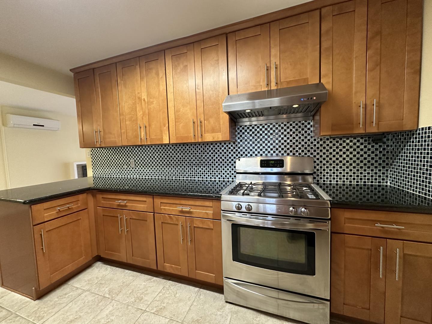 Detail Gallery Image 6 of 26 For 1934 Foxworthy Ave, San Jose,  CA 95124 - 3 Beds | 2 Baths