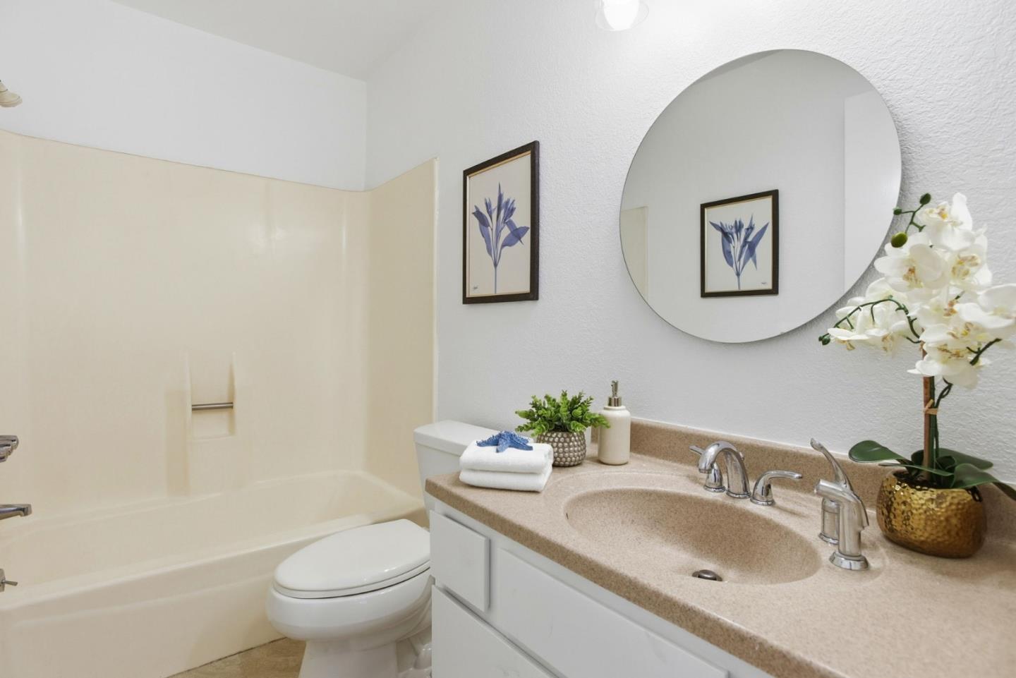 Detail Gallery Image 12 of 20 For 142 Mission Dr, East Palo Alto,  CA 94303 - 2 Beds | 2 Baths