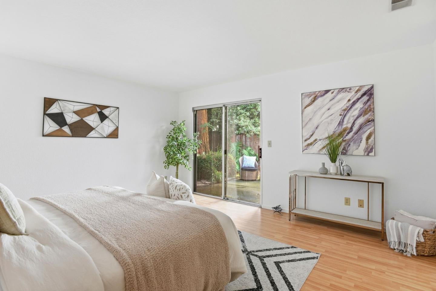 Detail Gallery Image 14 of 20 For 142 Mission Dr, East Palo Alto,  CA 94303 - 2 Beds | 2 Baths