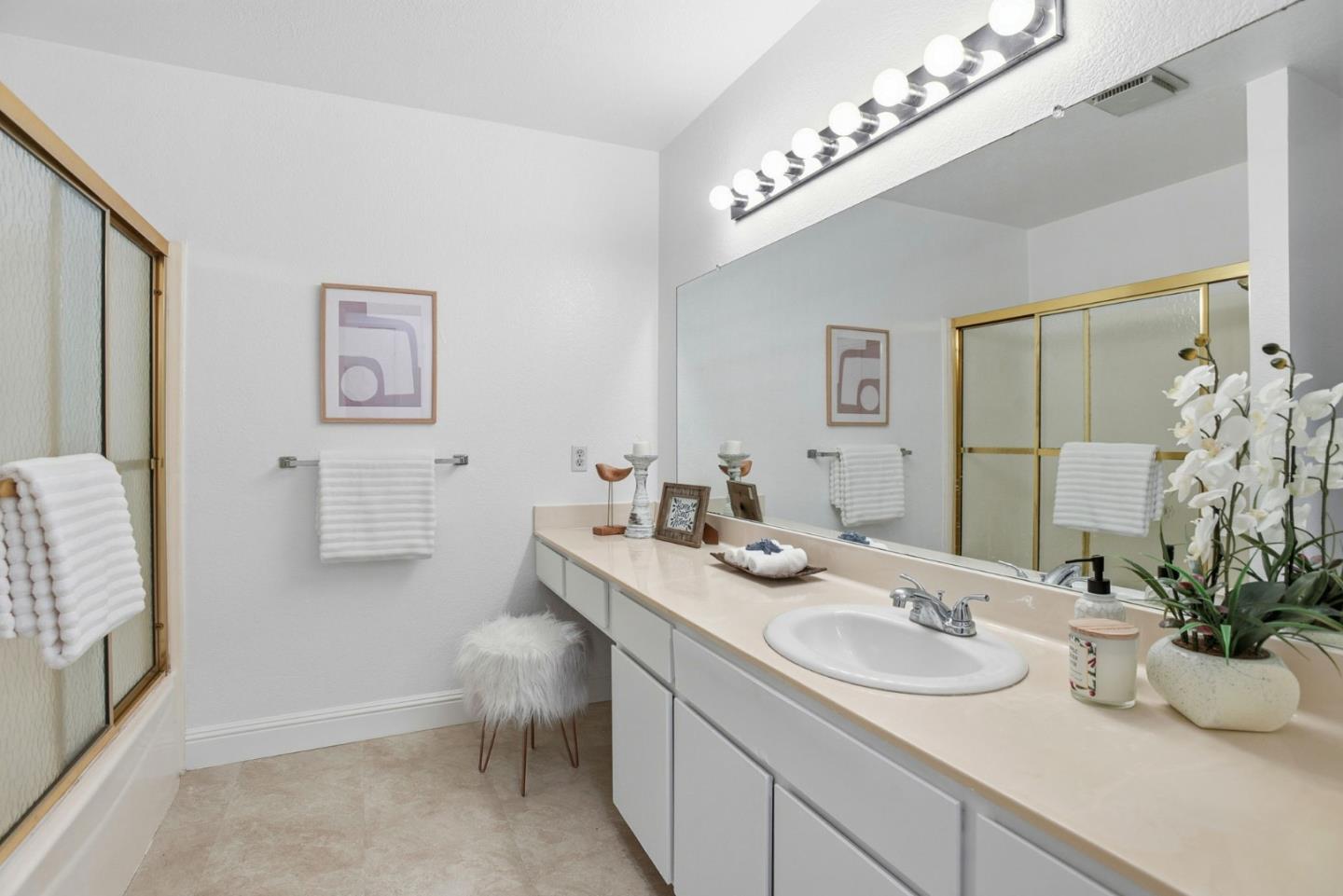 Detail Gallery Image 15 of 20 For 142 Mission Dr, East Palo Alto,  CA 94303 - 2 Beds | 2 Baths