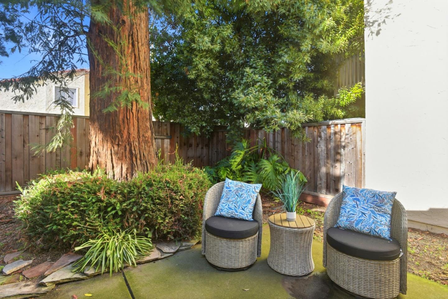 Detail Gallery Image 16 of 20 For 142 Mission Dr, East Palo Alto,  CA 94303 - 2 Beds | 2 Baths