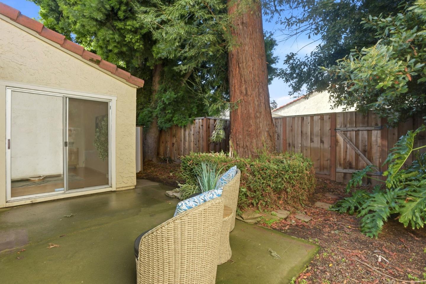 Detail Gallery Image 17 of 20 For 142 Mission Dr, East Palo Alto,  CA 94303 - 2 Beds | 2 Baths