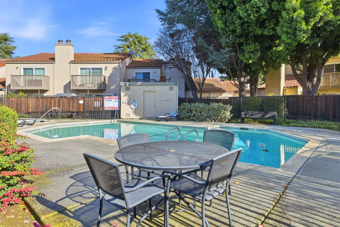 Detail Gallery Image 19 of 20 For 142 Mission Dr, East Palo Alto,  CA 94303 - 2 Beds | 2 Baths