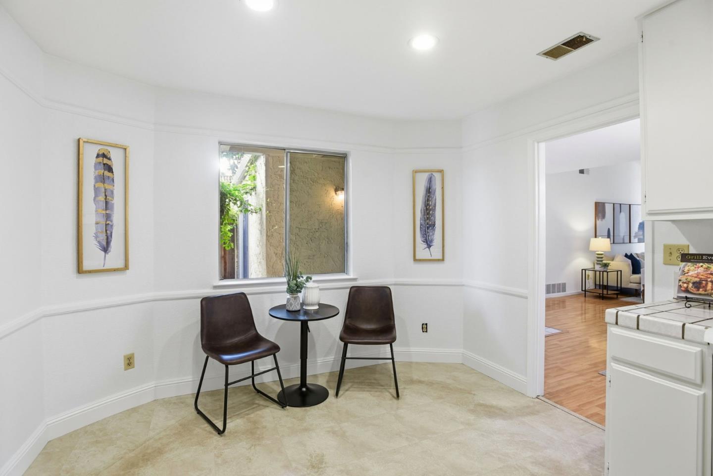 Detail Gallery Image 9 of 20 For 142 Mission Dr, East Palo Alto,  CA 94303 - 2 Beds | 2 Baths