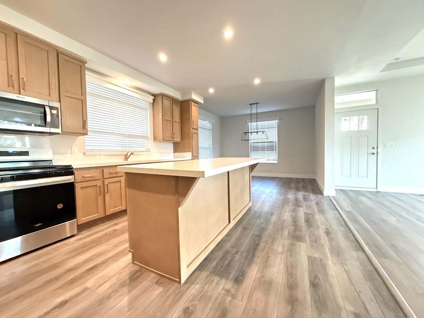 Detail Gallery Image 10 of 30 For 430 Giannotta Way #430,  San Jose,  CA 95133 - 3 Beds | 2 Baths