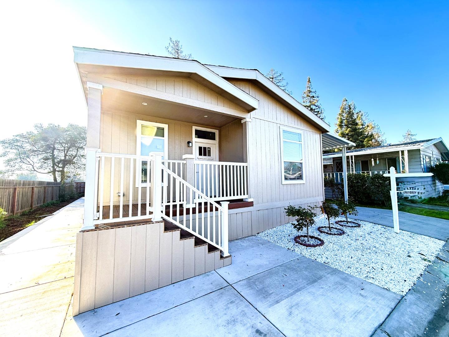 Detail Gallery Image 3 of 30 For 430 Giannotta Way #430,  San Jose,  CA 95133 - 3 Beds | 2 Baths