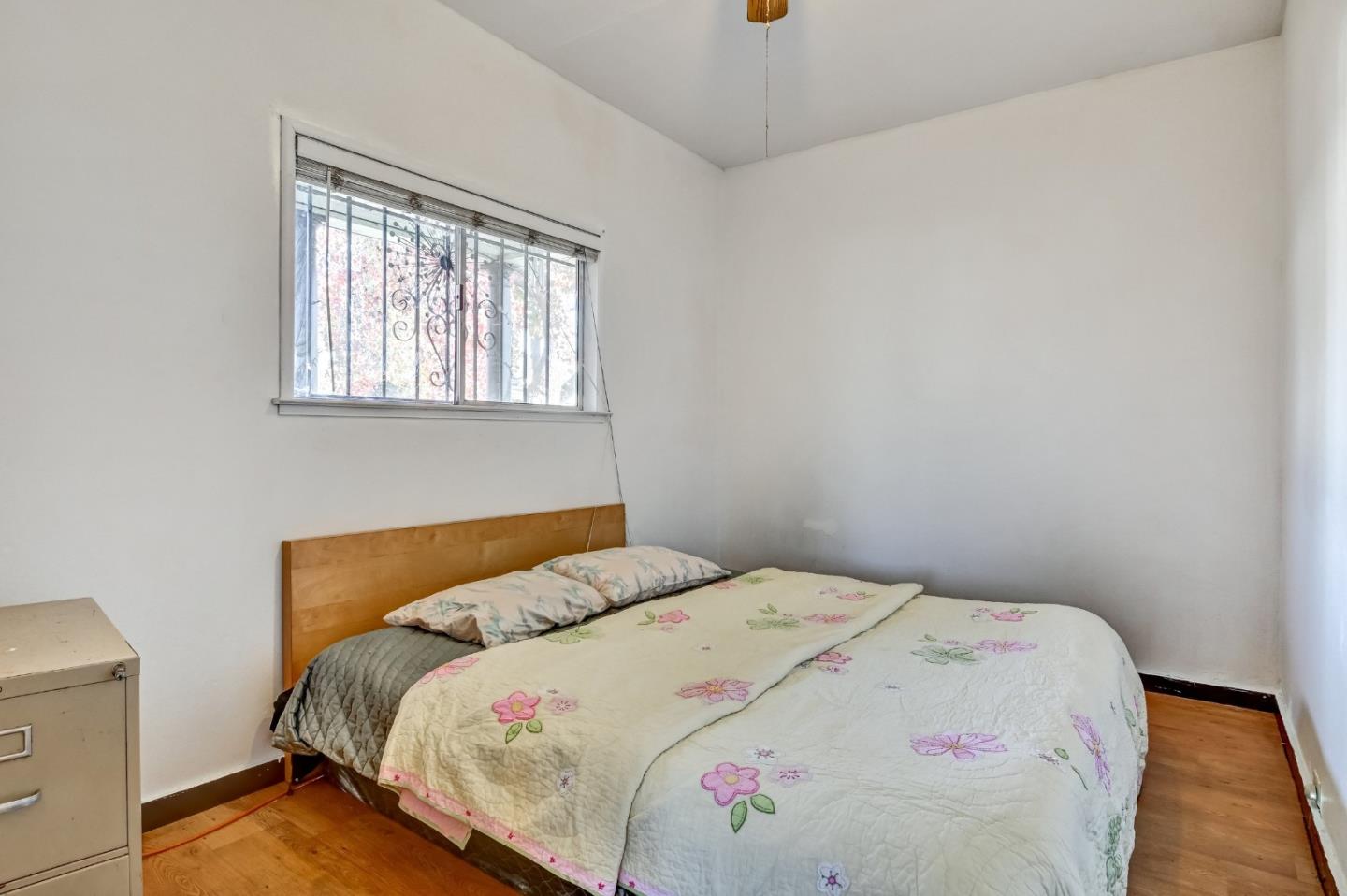 Detail Gallery Image 11 of 24 For 2819 E 23rd St, Oakland,  CA 94601 - 3 Beds | 2 Baths