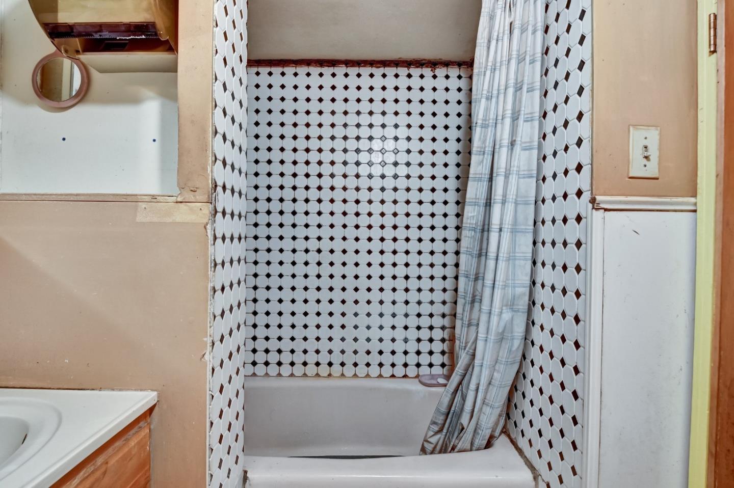 Detail Gallery Image 22 of 24 For 2819 E 23rd St, Oakland,  CA 94601 - 3 Beds | 2 Baths