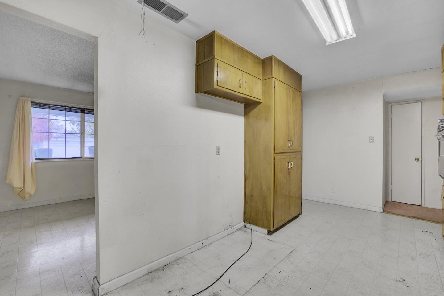 Detail Gallery Image 12 of 41 For 8734 Hermosa Ct, Stockton,  CA 95210 - 4 Beds | 2 Baths