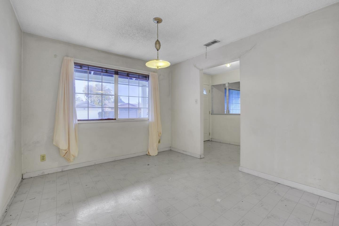 Detail Gallery Image 13 of 41 For 8734 Hermosa Ct, Stockton,  CA 95210 - 4 Beds | 2 Baths