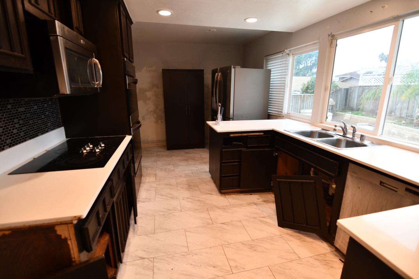 Detail Gallery Image 4 of 20 For 3367 Holderman Dr, San Jose,  CA 95148 - 4 Beds | 2/1 Baths