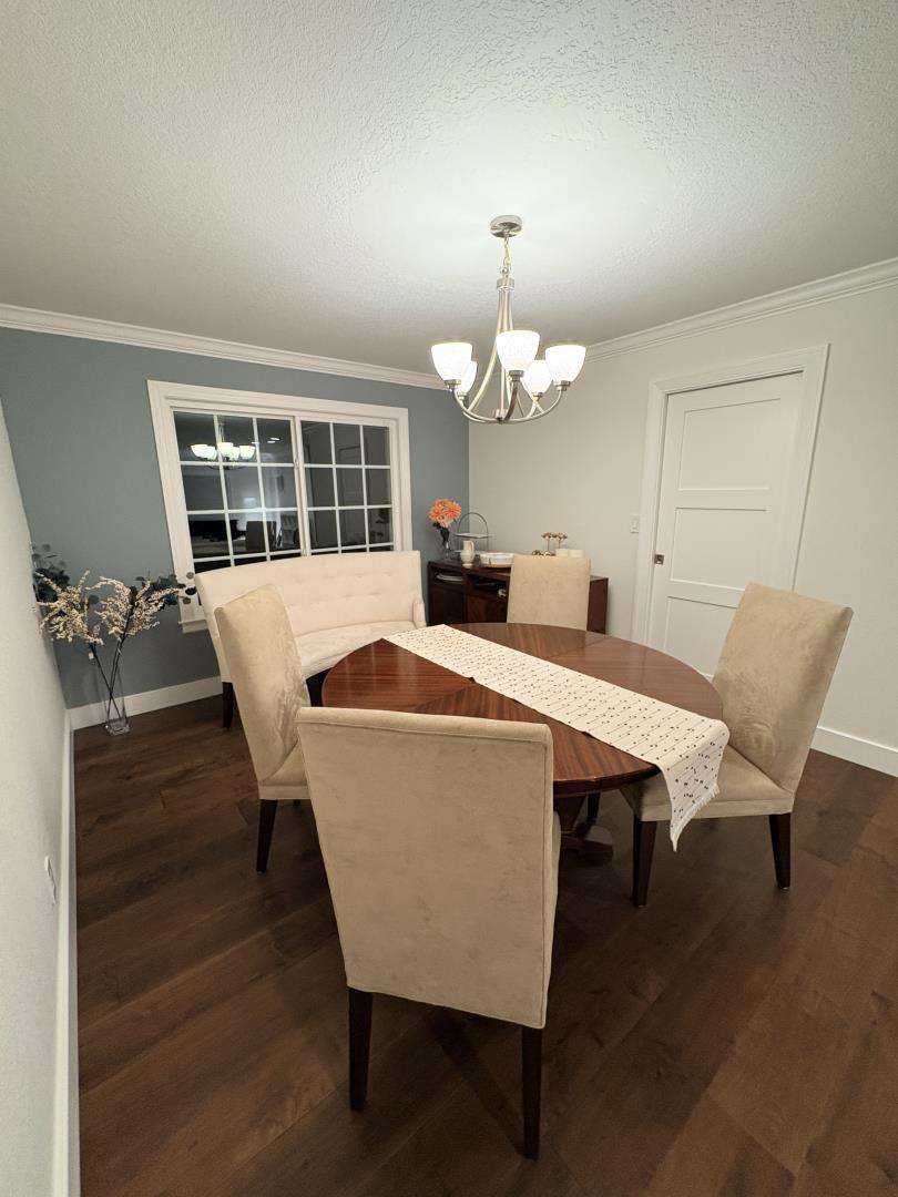 Detail Gallery Image 10 of 12 For 1204 Lubich Dr, Mountain View,  CA 94040 - 4 Beds | 2/1 Baths