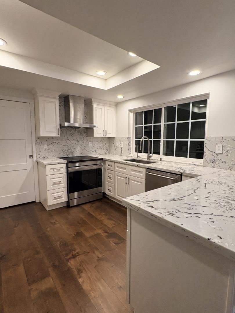 Detail Gallery Image 2 of 12 For 1204 Lubich Dr, Mountain View,  CA 94040 - 4 Beds | 2/1 Baths