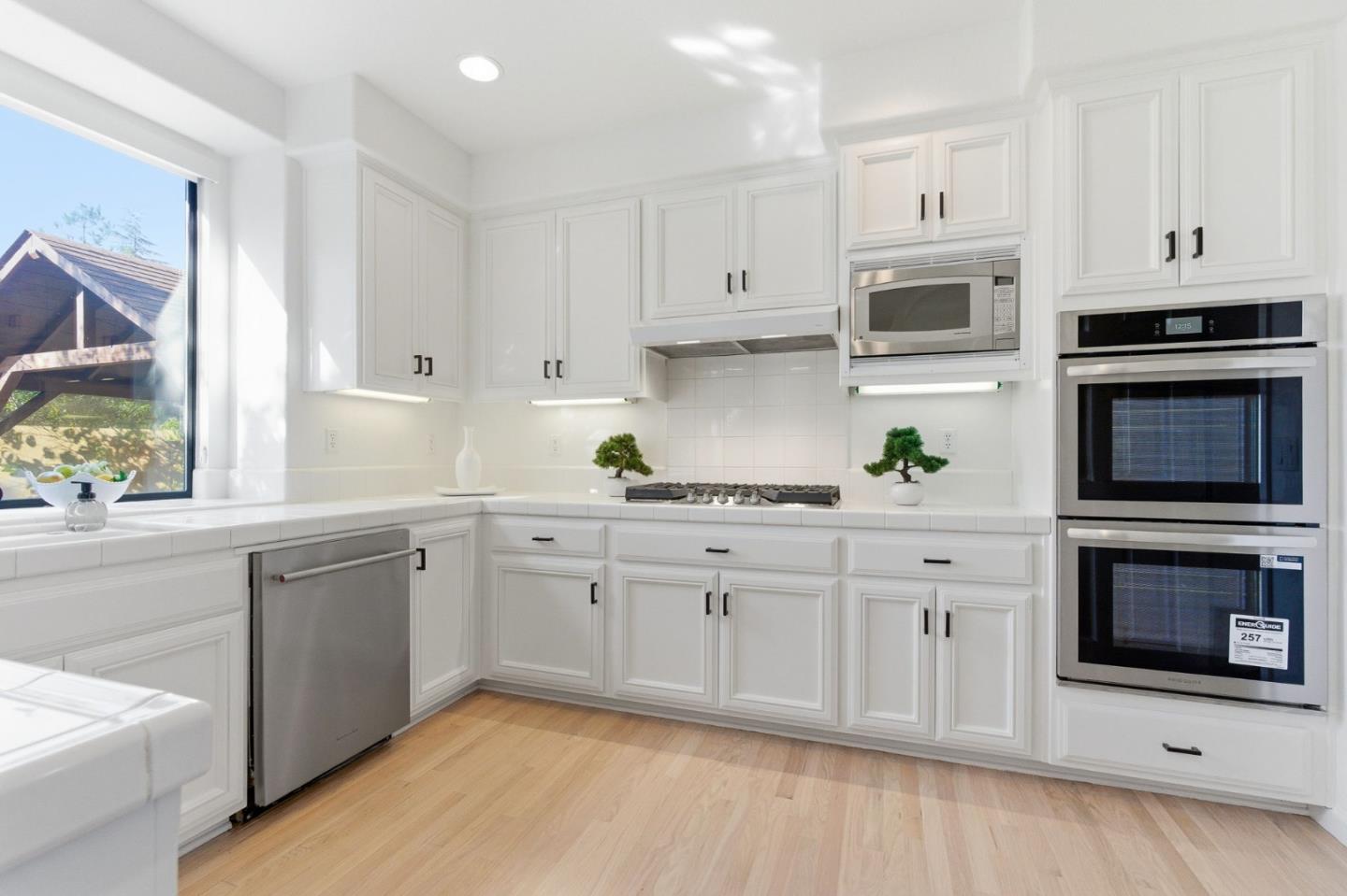 Detail Gallery Image 14 of 51 For 16575 Trail Dr, Morgan Hill,  CA 95037 - 4 Beds | 3 Baths