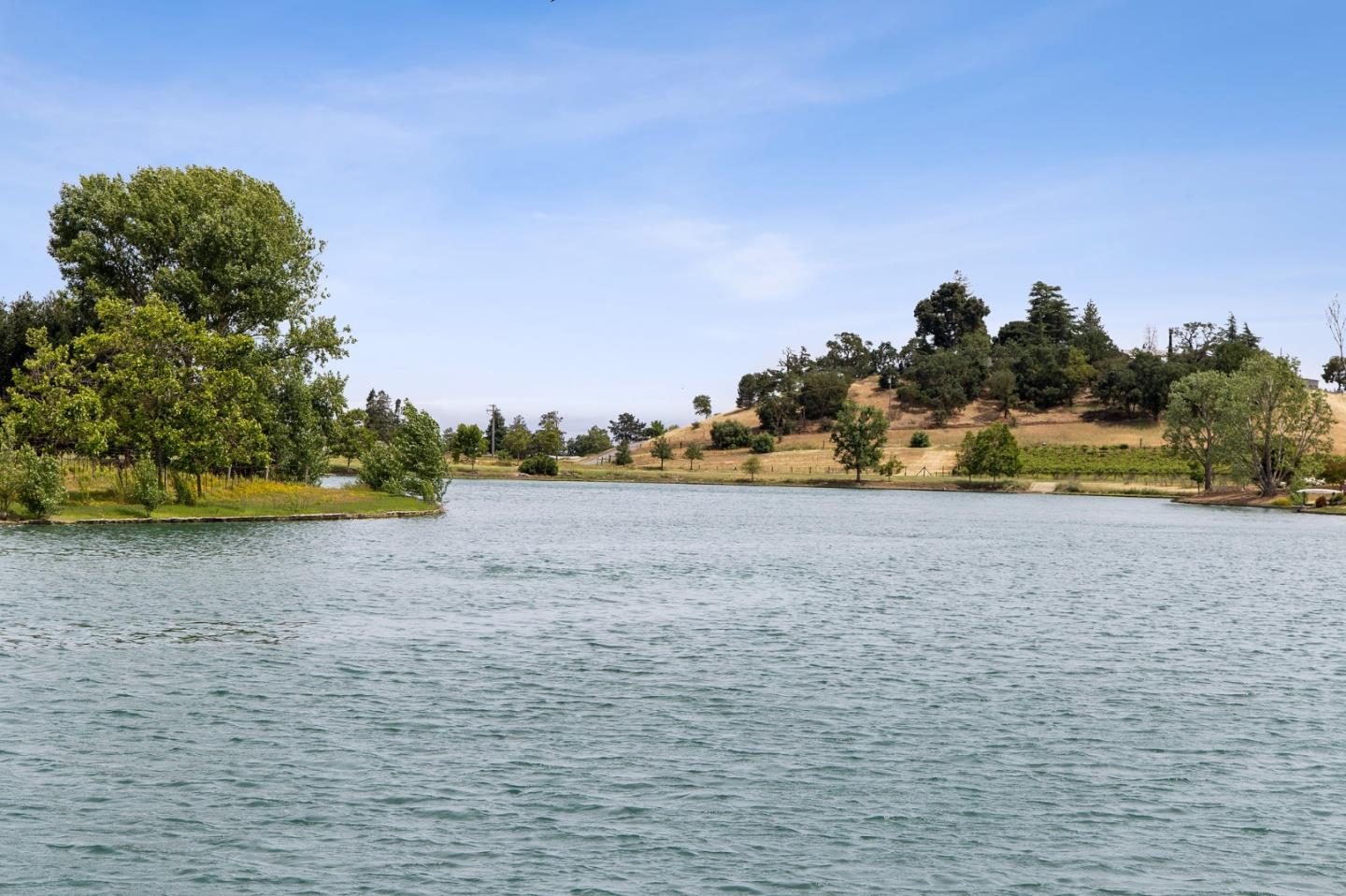 Detail Gallery Image 12 of 89 For 1450 Lakeview Ct, San Martin,  CA 95046 - 6 Beds | 5/1 Baths