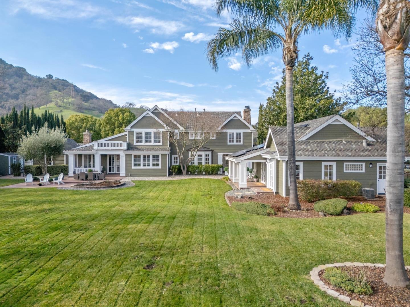 Detail Gallery Image 2 of 89 For 1450 Lakeview Ct, San Martin,  CA 95046 - 6 Beds | 5/1 Baths