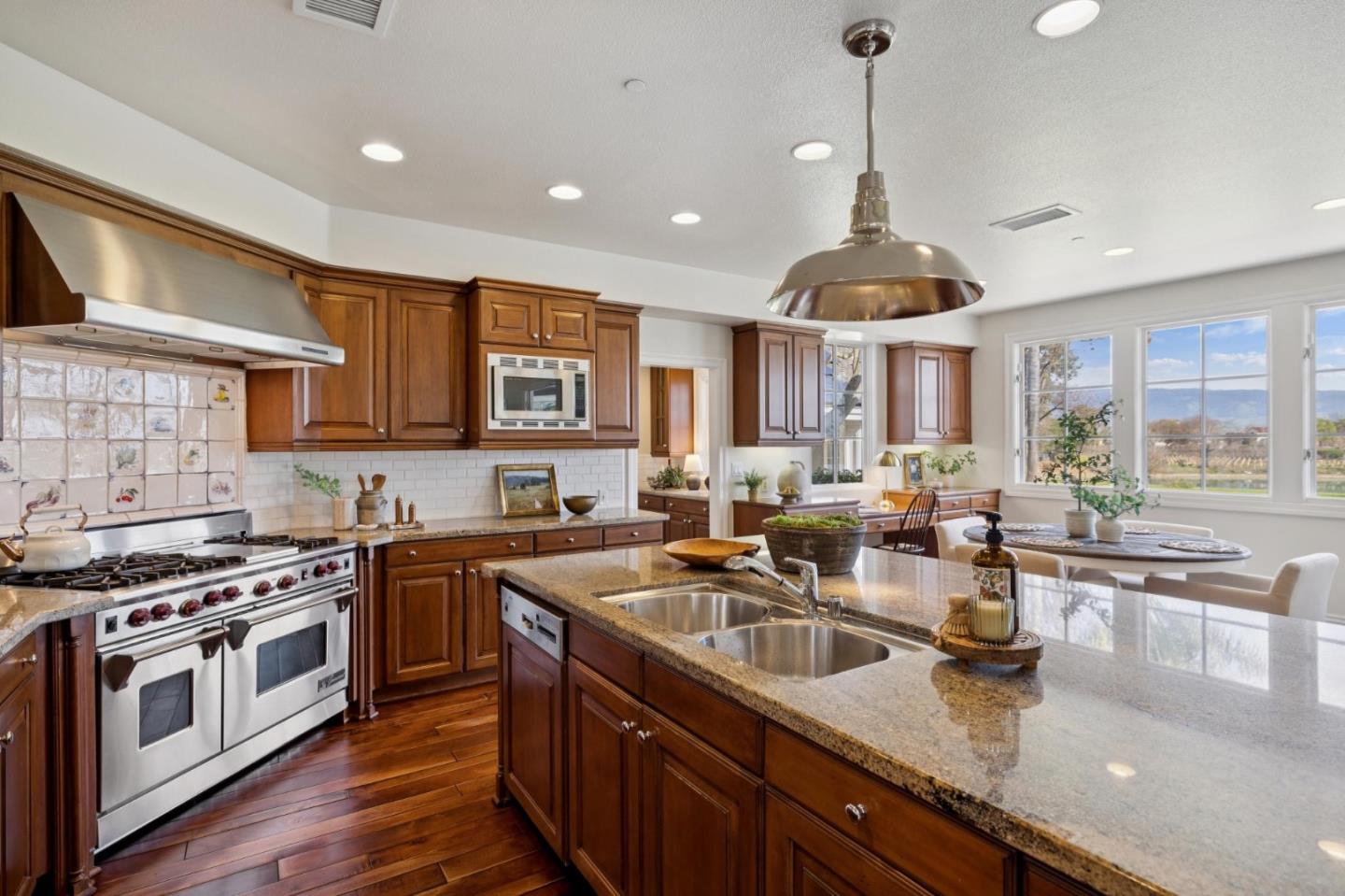 Detail Gallery Image 35 of 89 For 1450 Lakeview Ct, San Martin,  CA 95046 - 6 Beds | 5/1 Baths