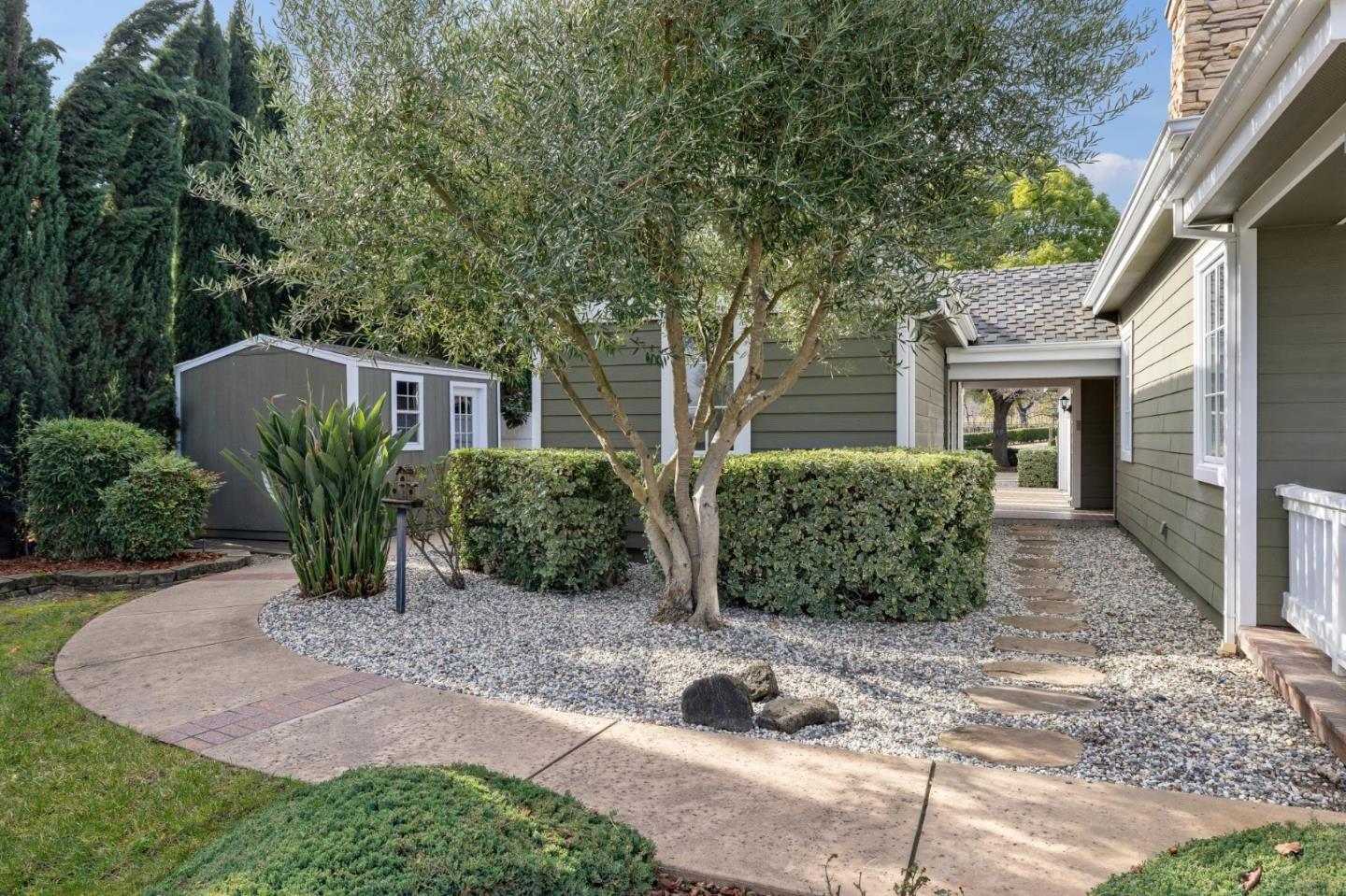 Detail Gallery Image 5 of 89 For 1450 Lakeview Ct, San Martin,  CA 95046 - 6 Beds | 5/1 Baths