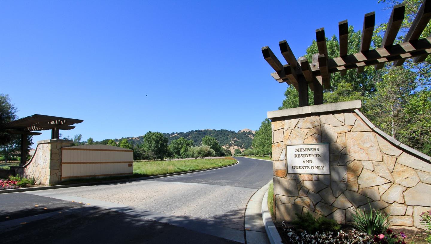 Detail Gallery Image 6 of 89 For 1450 Lakeview Ct, San Martin,  CA 95046 - 6 Beds | 5/1 Baths