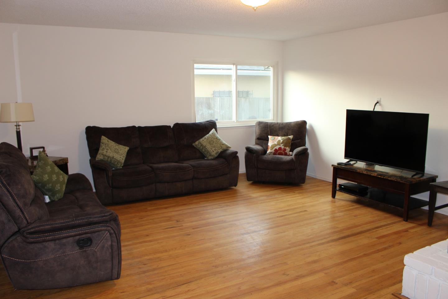 Detail Gallery Image 6 of 22 For 118 Azucar Ave, San Jose,  CA 95111 - 3 Beds | 2 Baths