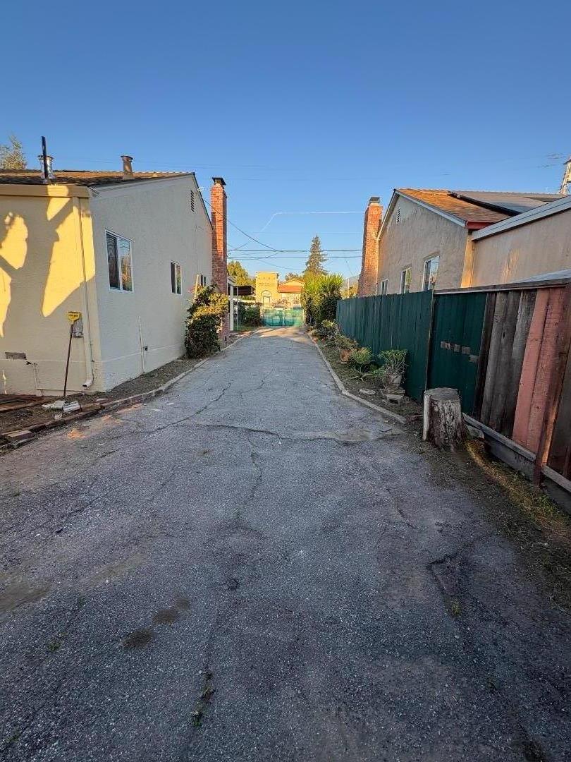 Detail Gallery Image 5 of 22 For 277 Kirk Ave, San Jose,  CA 95127 - 2 Beds | 2 Baths