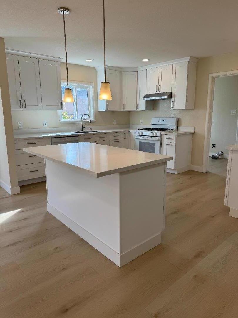 Detail Gallery Image 7 of 22 For 277 Kirk Ave, San Jose,  CA 95127 - 2 Beds | 2 Baths